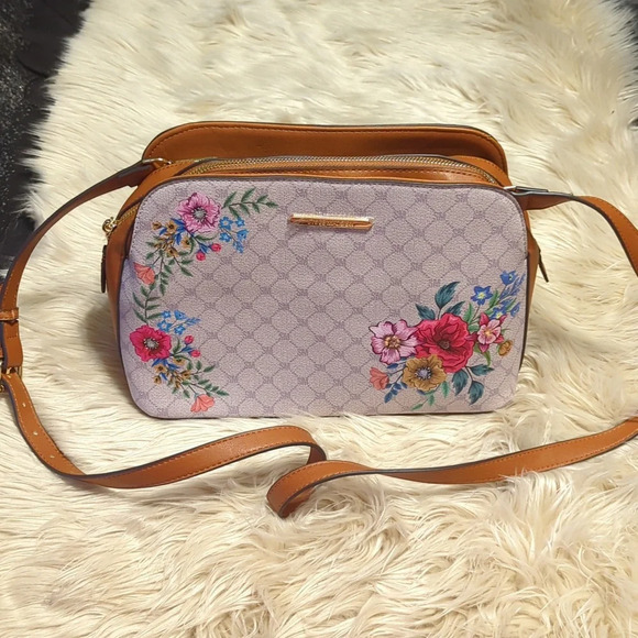 Steve Madden Handbags - *new without tags* NWOT Steve Madden Leather Cross Body Satchel Floral Purse